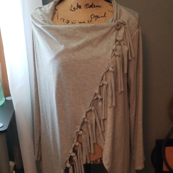 Wrap, Shawl, Poncho with Fringe, Gray, OSFA - Picture 4 of 8